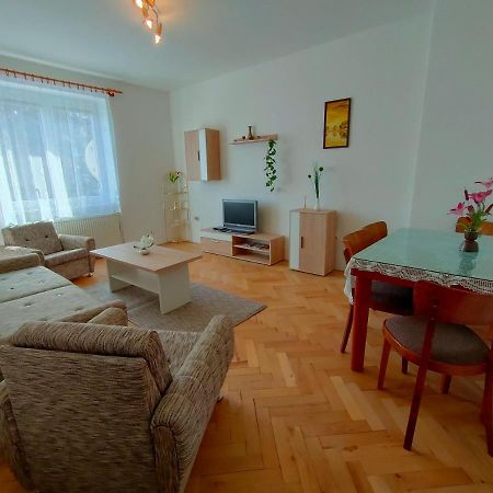 2-Iz. Byt V Tichej Lokalite S Bezplatnym Parkovanim Ліптовски-Градок Екстер'єр фото