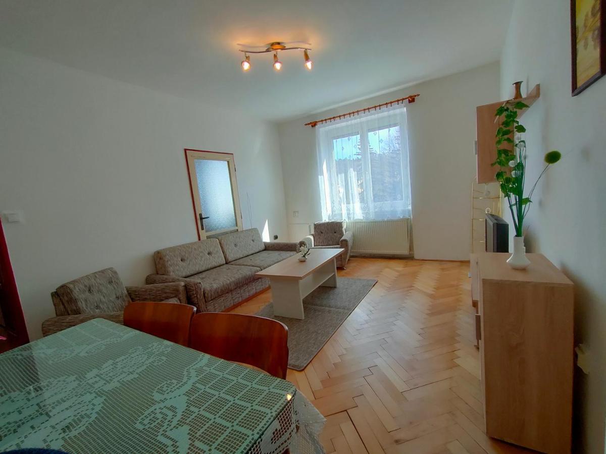 2-Iz. Byt V Tichej Lokalite S Bezplatnym Parkovanim Ліптовски-Градок Екстер'єр фото
