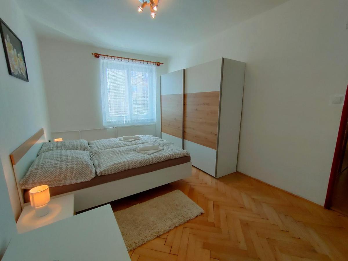 2-Iz. Byt V Tichej Lokalite S Bezplatnym Parkovanim Ліптовски-Градок Екстер'єр фото
