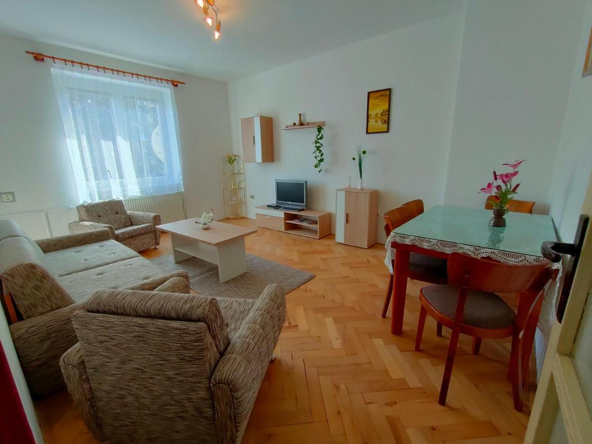 2-Iz. Byt V Tichej Lokalite S Bezplatnym Parkovanim Ліптовски-Градок Екстер'єр фото