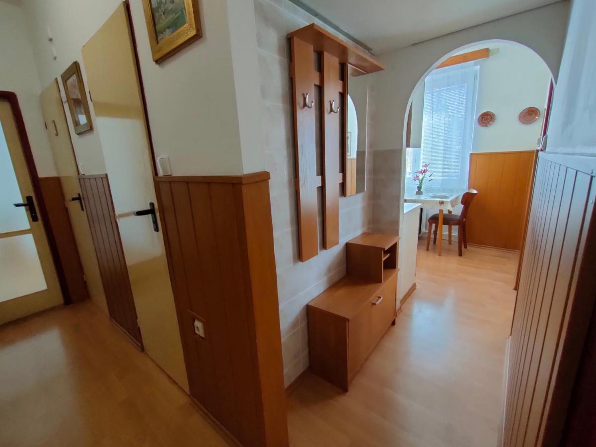 2-Iz. Byt V Tichej Lokalite S Bezplatnym Parkovanim Ліптовски-Градок Екстер'єр фото