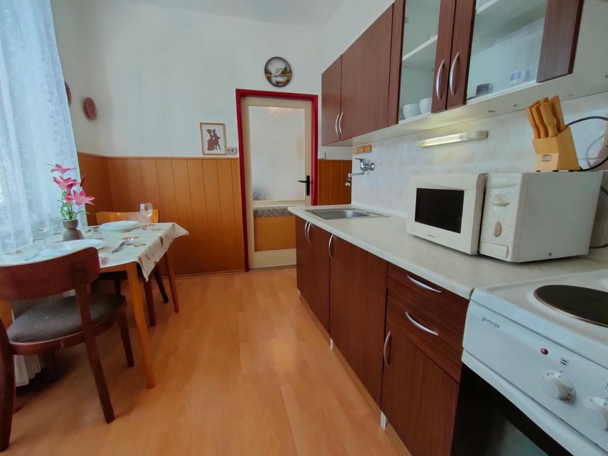 2-Iz. Byt V Tichej Lokalite S Bezplatnym Parkovanim Ліптовски-Градок Екстер'єр фото